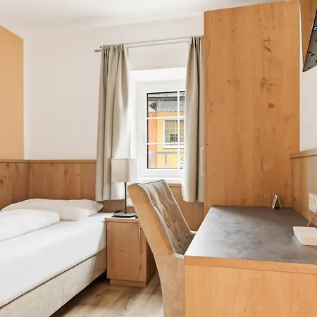 Hotel Lebzelter Strasswalchen, Familien Und Business Aufenthalt, Seengebiet, Erlebnispark