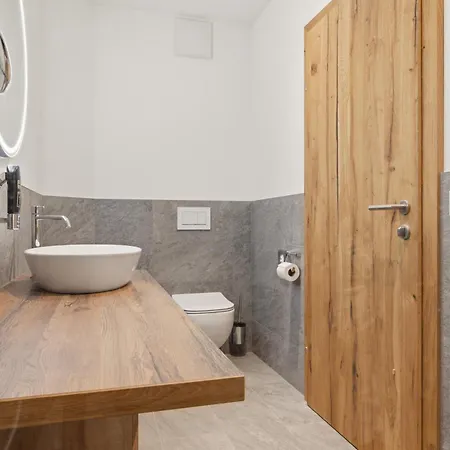 Hotel Lebzelter Strasswalchen, Familien Und Business Aufenthalt, Seengebiet, Erlebnispark *