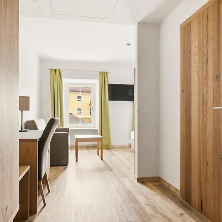 Hotel Lebzelter Strasswalchen, Familien Und Business Aufenthalt, Seengebiet, Erlebnispark Strasswalchen