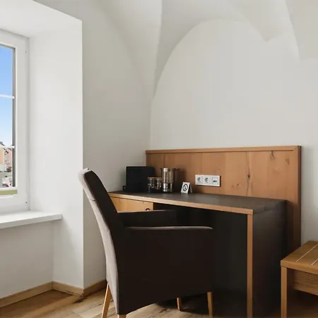 Hotel Lebzelter Strasswalchen, Familien Und Business Aufenthalt, Seengebiet, Erlebnispark *