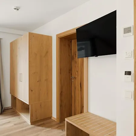 Lebzelter Strasswalchen, Familien Und Business Aufenthalt, Seengebiet, Erlebnispark * Strasswalchen