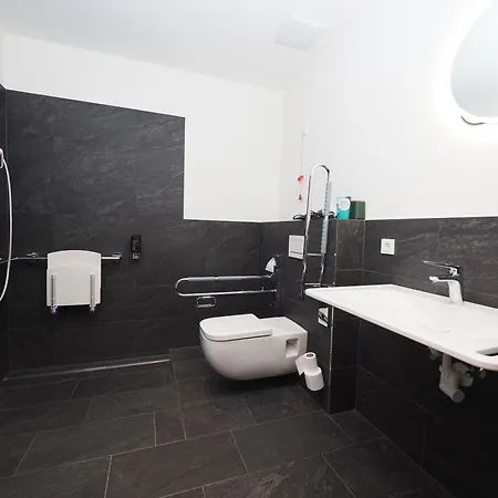 Hotel Lebzelter Strasswalchen, Familien Und Business Aufenthalt, Seengebiet, Erlebnispark