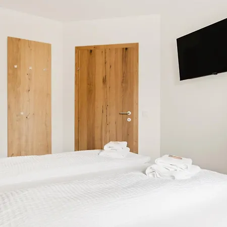 Lebzelter Strasswalchen, Familien Und Business Aufenthalt, Seengebiet, Erlebnispark * Strasswalchen