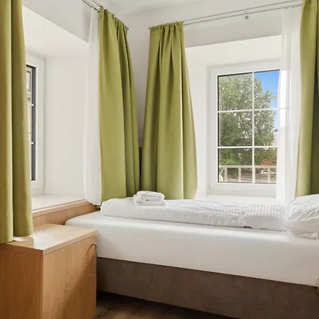 Lebzelter Strasswalchen, Familien Und Business Aufenthalt, Seengebiet, Erlebnispark Hotel