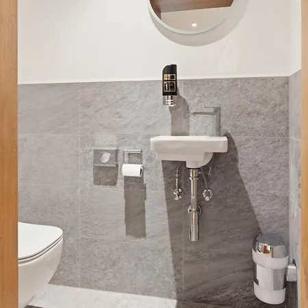 Hotel Lebzelter Strasswalchen, Familien Und Business Aufenthalt, Seengebiet, Erlebnispark *
